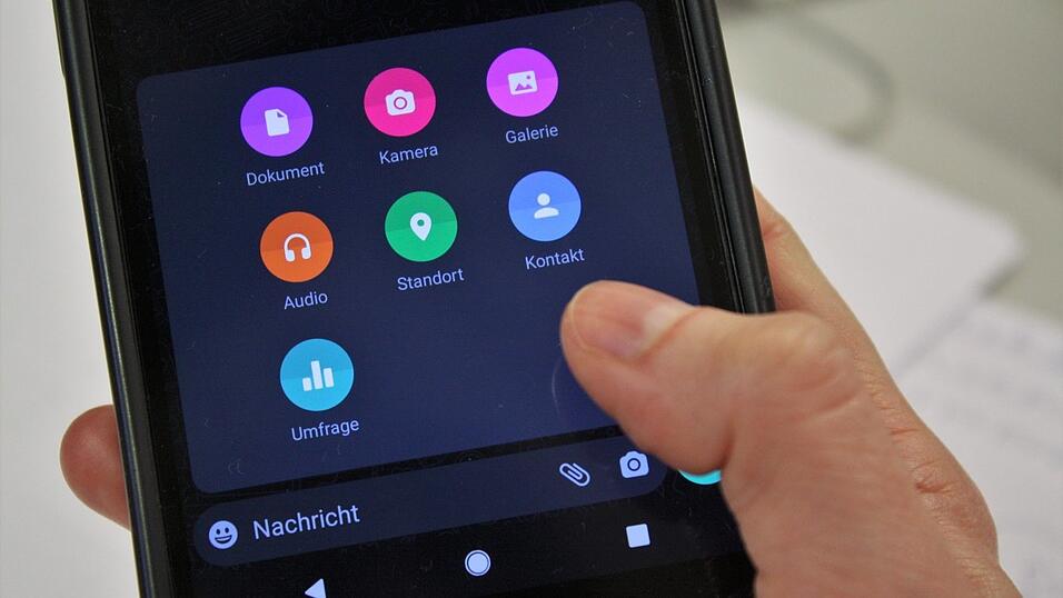 Fragen zu WhatsApp brennen den Besuchern besonders unter den Nägeln. Wie postet man Bilder? Wie schickt man Sprachnachrichten? Wie kann man Nachrichten wieder löschen?