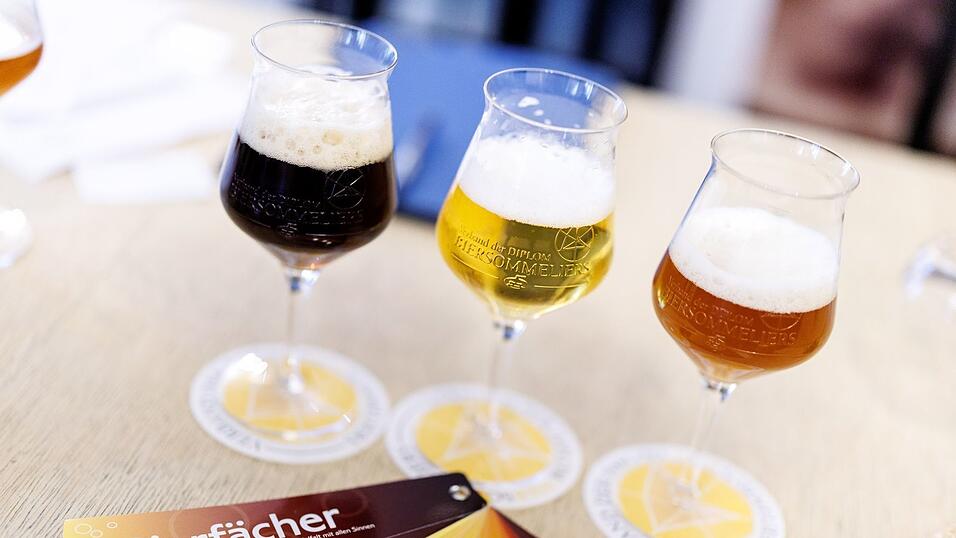 Die Sommeliers müssen die Biere blind auseinanderhalten können.