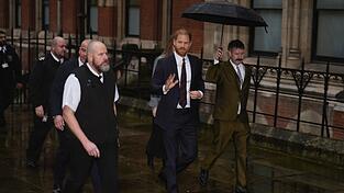 Prinz Harry trifft vor seiner Zeugenaussage in der Klage gegen die &laquo;Daily Mail&raquo; am Gericht in London ein.