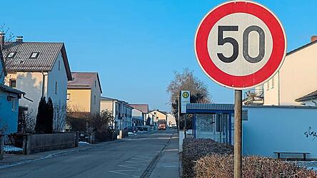 Die Eichfeldstraße: Um diese Zahl gibt es Wirbel - Anwohner wünschen sich für die Sicherheit ihrer Kinder Tempo 30. Die Eichfeldstraße: Um diese Zahl gibt es Wirbel - Anwohner wünschen sich für die Sicherheit ihrer Kinder Tempo 30.