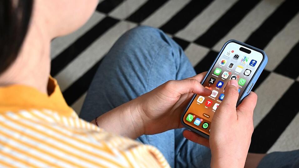 In Frankreich wird ein Social-Media-Verbot f&uuml;r J&uuml;ngere vorangetrieben. (Symbolbild)