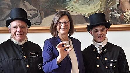 Max und Alois Pinzl (l.) mit Landtagspr&auml;sidentin Ilse Aigner.