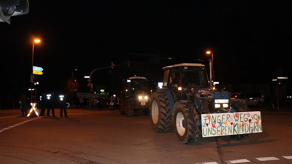 An der Kundgebung und am Protestzug beteiligten sich laut Polizei bis zu 1.900 Menschen.