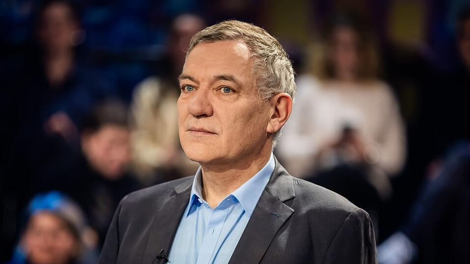 Jan van Aken von den Linken sieht Migration weniger als Problem als andere.