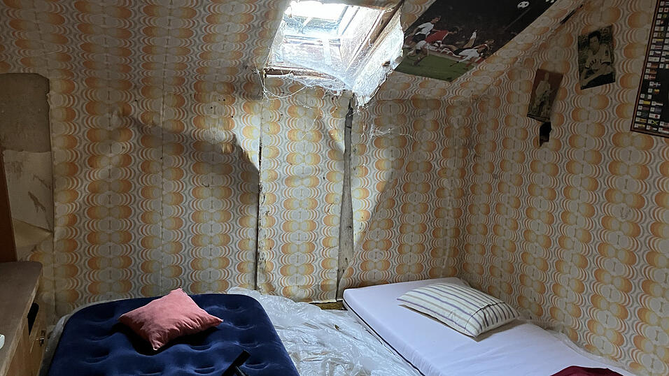 Im anderen Schlafzimmer ist es allerdings nicht viel besser. Die Spinnweben baumeln besorgniserregend tief.&nbsp;