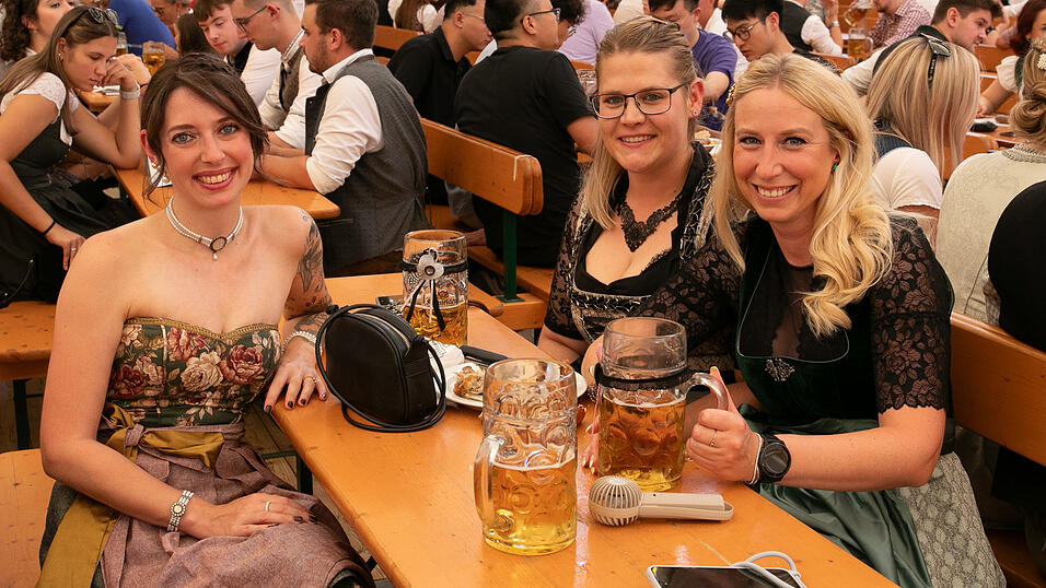 Die Partybilder vom Sonntag, 10. August, aus dem Festzelt Nothaft. Die Partybilder vom Sonntag, 10. August, aus dem Festzelt Nothaft.