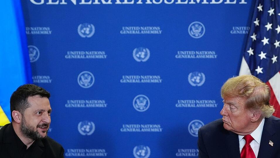 Verhandeln über ein bereits abgelehntes Angebot: Im Ukraine-Krieg zeichnete sich zunächst keine Einigung ab. Verhandeln über ein bereits abgelehntes Angebot: Im Ukraine-Krieg zeichnete sich zunächst keine Einigung ab.