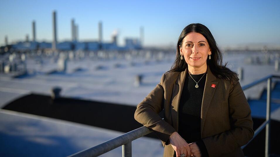 Daniela Cavallo, Vorsitzende des Gesamt- und Konzernbetriebsrats der Volkswagen AG, steht f&uuml;r Fotoaufnahmen im VW Stammwerk.