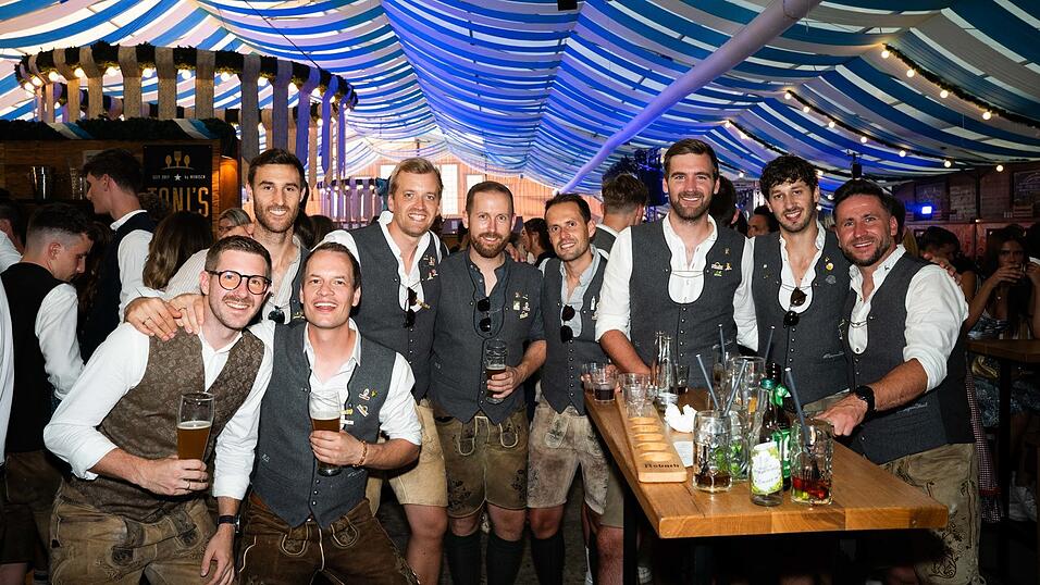 Die Partybilder vom Freitag, 14. August, aus dem Festzelt Wenisch. Die Partybilder vom Freitag, 14. August, aus dem Festzelt Wenisch.