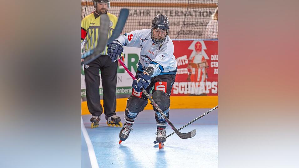Martin Dengler traf nach einem Konter zum klaren 16:1-Endstand f&uuml;r den IHC Atting.