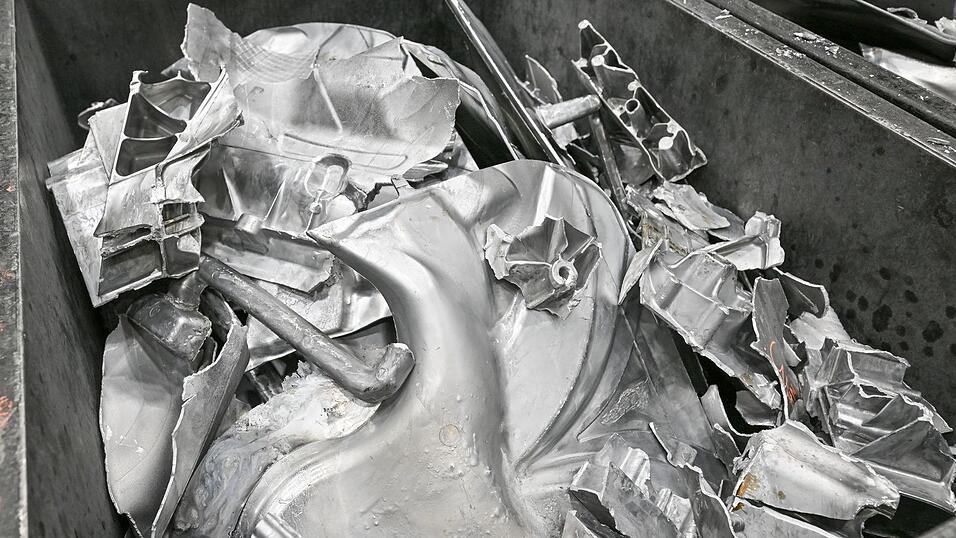 Aluminium aus Autoteilen soll künftig öfter wiederverwendet werden. (Symbolbild) Aluminium aus Autoteilen soll künftig öfter wiederverwendet werden. (Symbolbild)