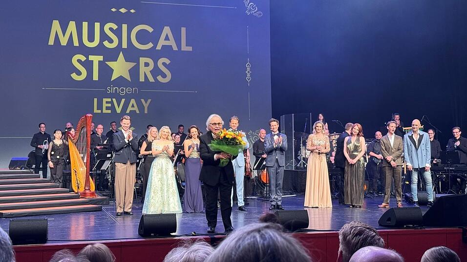 Melodien aus drei Jahrzehnten Musicalgeschichte erklangen auf der Gala zum 80. Geburtstag des Komponisten Sylvester Levay.