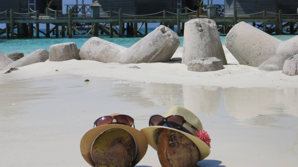 Wei&szlig;er Strand und t&uuml;rkisblaues Meer - f&uuml;r viele Reisende die Vorstellung vom Traumurlaub.