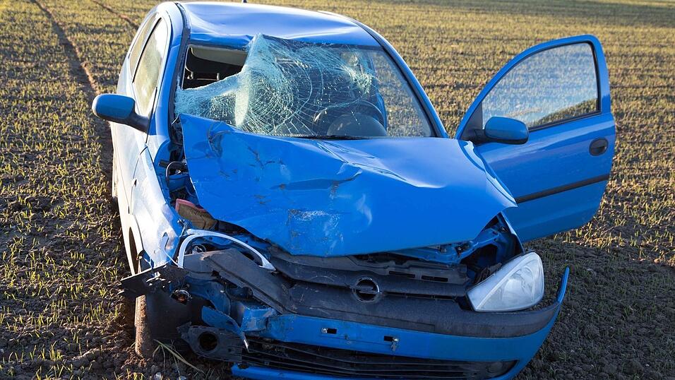 Bei einem schweren Verkehrsunfall am Freitagnachmittag kam ein 17-j&auml;hriger Kradfahrer ums Leben. (Foto: FD)