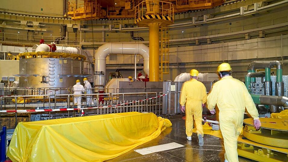 Atomkraftwerke erzeugen hoch radioaktiven Atomm&uuml;ll - hier ein Blick in den Reaktorblock I des tschechischen Atomkraftwerks Temelin w&auml;hrend Betriebspause zum Brennelemente-Wechsel.