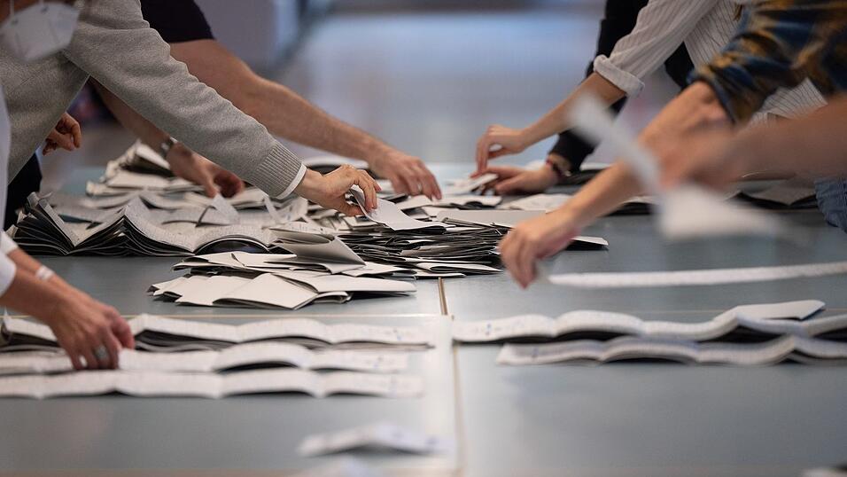 Bei der bevorstehenden Bundestagswahl wird es laut der Bundeswahlleiterin rund 90.000 Urnen- und Briefwahlbezirke geben. (Symbolfoto)