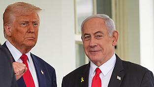 US-Präsident Donald Trump (l) trifft an diesem Montag den israelischen Ministerpräsidenten Benjamin Netanjahu. (Archivbild)