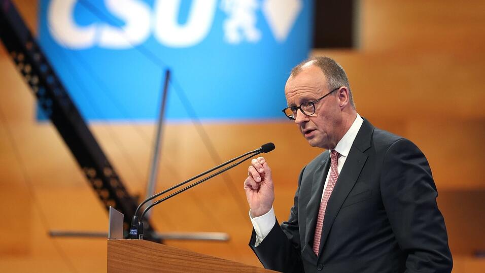 &laquo;Ich bin jedenfalls nicht bereit, das Thema Umwelt und Klimaschutz so hoch aufzuh&auml;ngen, dass damit ein gro&szlig;er Teil unseres industriellen Kerns in der Bundesrepublik Deutschland verloren geht&raquo;, hatte Kanzler Merz (CDU) in seiner Rede auf dem CSU-Parteitag gesagt.