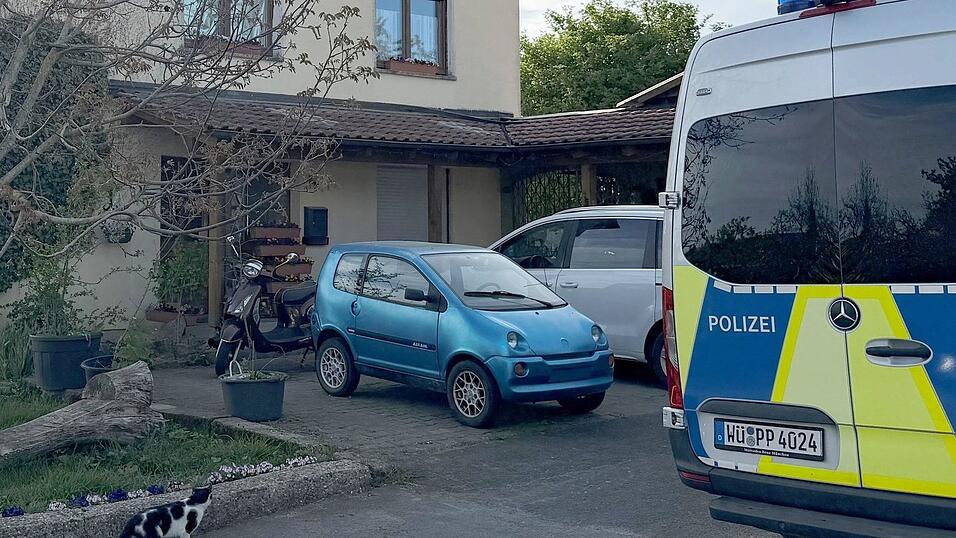 Die Polizisten suchen einen 18-J&auml;hrigen - und vermuten ein Gewaltverbrechen.