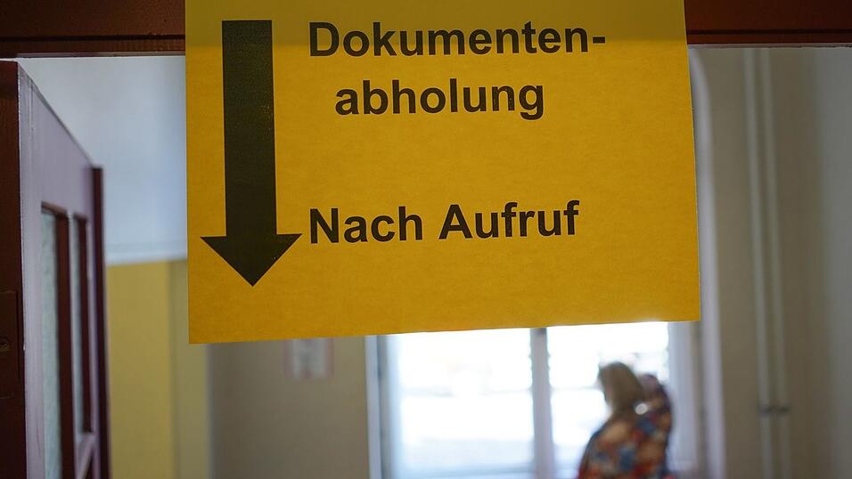 Die Digitalisierung wirkt f&uuml;r viele &auml;ltere Menschen bedrohlich - deshalb w&uuml;nschen sie sich, dass Dienstleistungen immer auch analog verf&uuml;gbar bleiben. (Symbolbild)