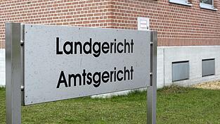29-J&auml;hriger stiehlt Bekanntem Taschengeld und flippt wegen Retourkutsche restlos aus.