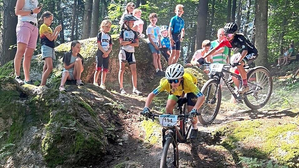 Ihr fahrerisches Können zeigte Magdalena Wühr bei anspruchsvollen Trail-Passagen. Ihr fahrerisches Können zeigte Magdalena Wühr bei anspruchsvollen Trail-Passagen.