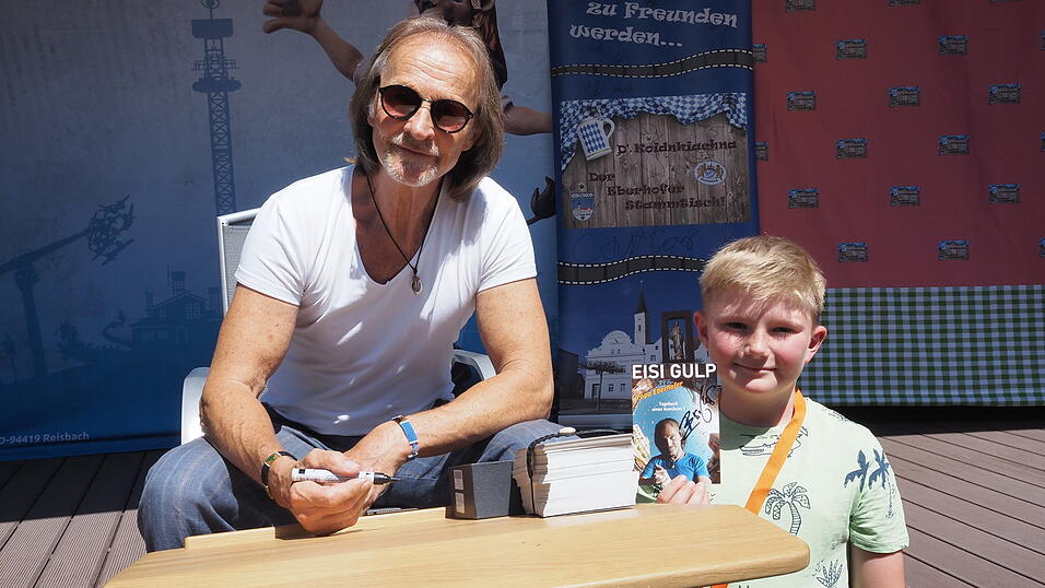 Eisi Gulp (links) spielt in den Eberhofer-Verfilmungen den kiffenden Papa von Polizist Franz Eberhofer.