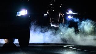 Die EU-Kommission will vom 100-Prozent-Reduktionsziel für Autos beim klimaschädlichen CO2-Ausstoß abrücken. (Symbolbild) Die EU-Kommission will vom 100-Prozent-Reduktionsziel für Autos beim klimaschädlichen CO2-Ausstoß abrücken. (Symbolbild)