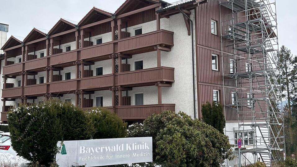 Außen aufgestellte Fluchttreppen würden im Notfall für Sicherheit sorgen. Außen aufgestellte Fluchttreppen würden im Notfall für Sicherheit sorgen.