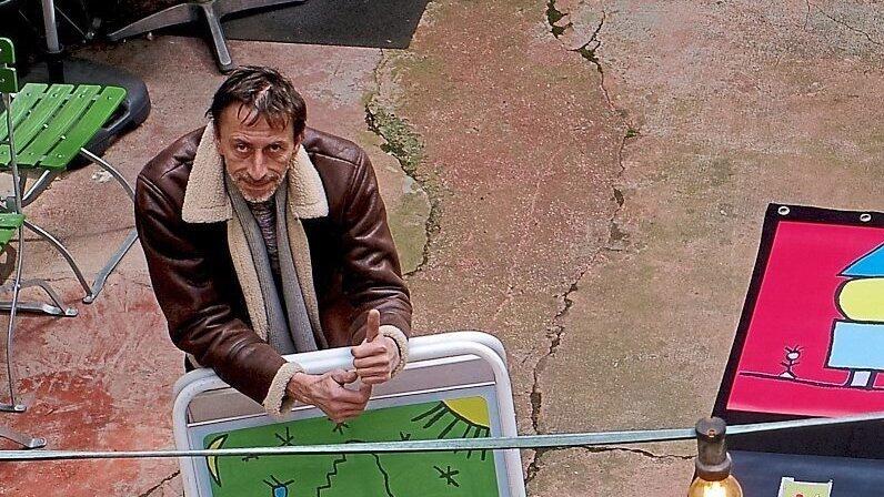 Fred Dick im Hof des Raven.