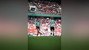 St&uuml;rmerin Em&ouml;ke Papai (links) wechselt von Bremen nach M&uuml;nchen. (Archivbild)