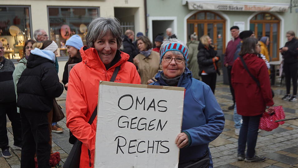 Privatleute sowie Vertreter von Kirchen und Vereinen waren mit dabei.&nbsp;