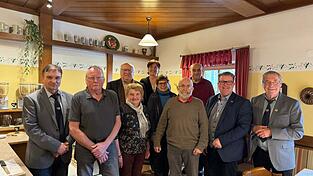 Die KSK Mirskofen nahm Ehrungen vor und wählte unter Leitung von Bürgermeister Dieter Neubauer ihren Vorstand. Die KSK Mirskofen nahm Ehrungen vor und wählte unter Leitung von Bürgermeister Dieter Neubauer ihren Vorstand.