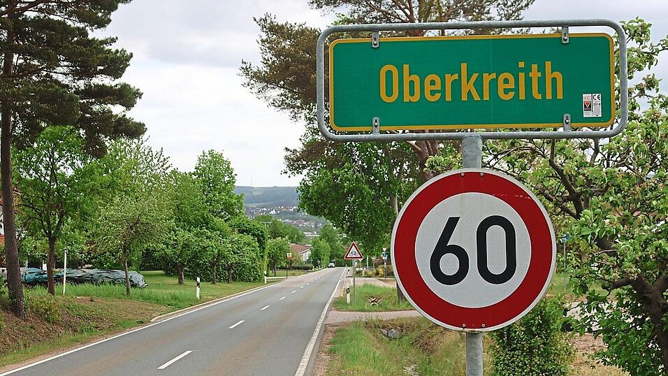 Nach Pfingsten bis Weihnachten wird die Ortsdurchfahrt Oberkreith komplett f&uuml;r den Verkehr gesperrt. Was das f&uuml;r sie bedeutet, erfuhren die Anlieger bei einer eigens einberufenen Versammlung. Verbesserungen wird es f&uuml;r Fu&szlig;g&auml;nger und Radfahrer, aber auch f&uuml;r motorisierte Verkehrsteilnehmer geben.