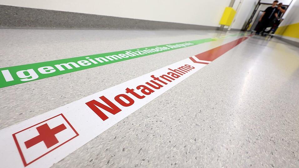 Die Bundesregierung will im Gesundheitswesen sparen, doch viele Kliniken schreiben schon seit Jahren Verluste. (Symbolbild) Die Bundesregierung will im Gesundheitswesen sparen, doch viele Kliniken schreiben schon seit Jahren Verluste. (Symbolbild)