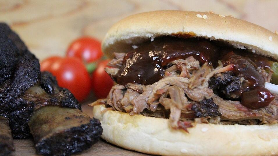So sieht er im Idealfall aus, der fertige Pulled Beef Ribs Burger.