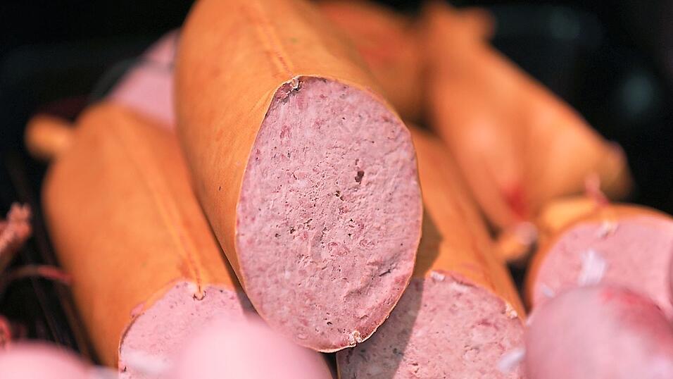 &bdquo;Beleidigte Leberwurst&ldquo;. Die Metapher kommt aus einer Erz&auml;hlung aus dem 18. Jahrhundert: Als beim Kochen alle andere W&uuml;rste im Kessel platzten, war die Leberwurst angeblich beleidigt, weil man sich nur um die anderen k&uuml;mmern wollte.