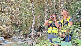 Marina Unterreiner (r.) ist regelmäßig im Nationalpark Berchtesgaden im Einsatz .