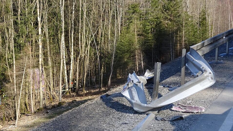 Auf der B11 zwischen Gotteszell und Grafling ereignete sich ein Verkehrsunfall.