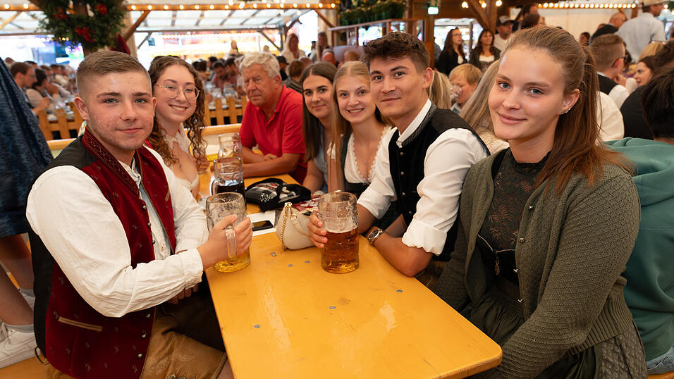 Die Partybilder vom Montag, 19. August, aus dem Festzelt Nothaft. Die Partybilder vom Montag, 19. August, aus dem Festzelt Nothaft.