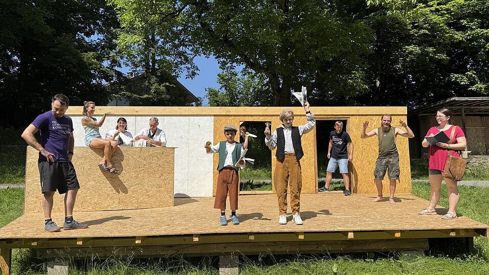 Die Schauspieler freuen sich auf viele Zuschauer. Premiere ist am 19. Juli. Die Schauspieler freuen sich auf viele Zuschauer. Premiere ist am 19. Juli.