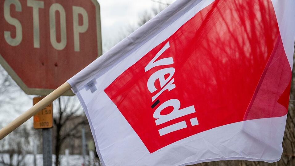 Die Warnstreiks im kommunalen Nahverkehr gehen weiter. (Archivbild)