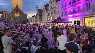 Das Volksfestvorfreude-Tribunenfest. Das Volksfestvorfreude-Tribunenfest.