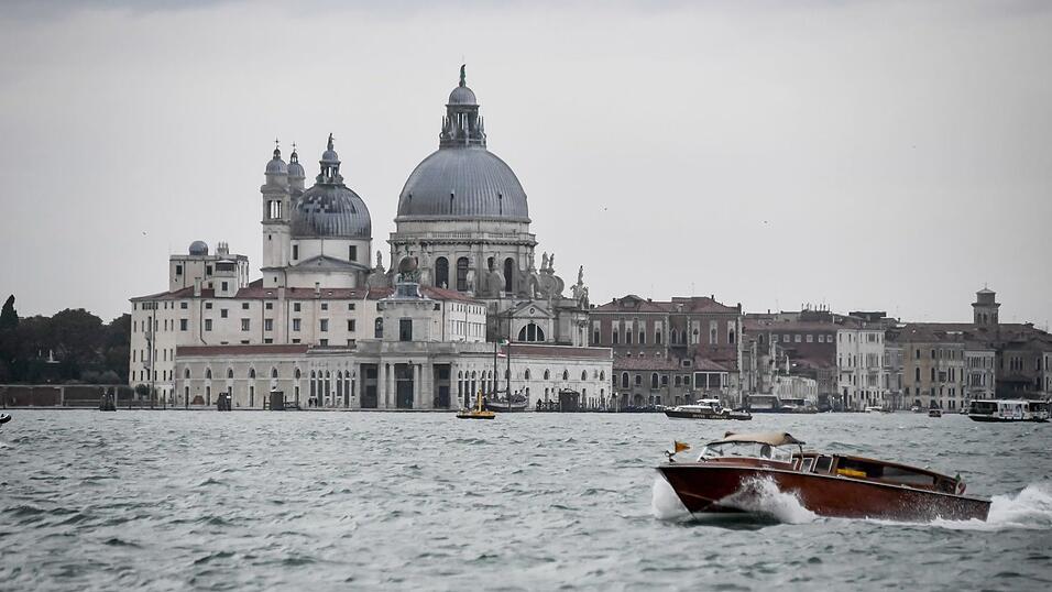 In der Lagune von Venedig sind viele Wassertaxis unterwegs. (Archivbild) In der Lagune von Venedig sind viele Wassertaxis unterwegs. (Archivbild)