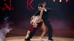 Anna-Carina Woitschack holte mit Partner Evgeny Vinokurov gleich mit dem ersten Tanz des Abends die volle Punktzahl.