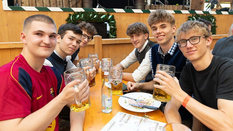 Die Partybilder vom Sonntag, 9. August, aus dem Festzelt Weckmann. Die Partybilder vom Sonntag, 9. August, aus dem Festzelt Weckmann.