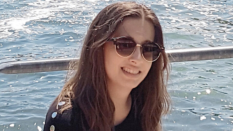 Eine Online-Typisierungsaktion soll endlich einen passenden Spender für Kerstin (20) hervorbringen. Die junge Niederviehbacherin ist schwer krank, kann aktuell nicht mal mehr ihren Alltag bewältigen. Eine Online-Typisierungsaktion soll endlich einen passenden Spender für Kerstin (20) hervorbringen. Die junge Niederviehbacherin ist schwer krank, kann aktuell nicht mal mehr ihren Alltag bewältigen.