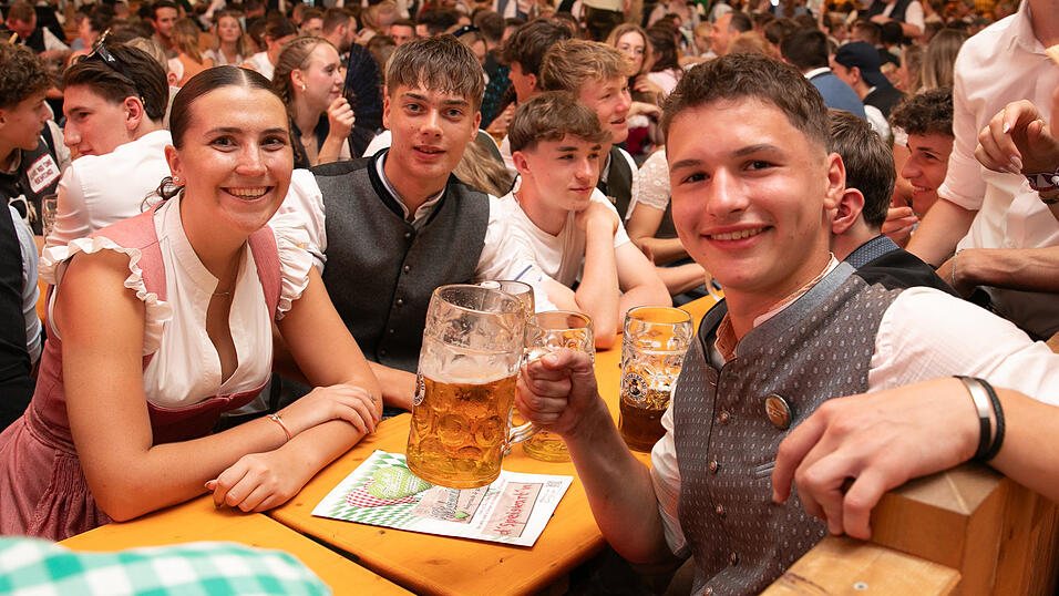 Die Partybilder vom Samstag, 9. August, aus dem Festzelt Weckmann. Die Partybilder vom Samstag, 9. August, aus dem Festzelt Weckmann.