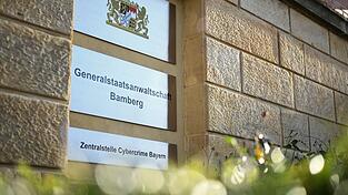 Laut der Generalstaatsanwaltschaft Bamberg ist der Mann in drei Fällen der Vergewaltigung und des Besitzes kinderpornographischer Inhalte dringend verdächtig. (Archivbild)