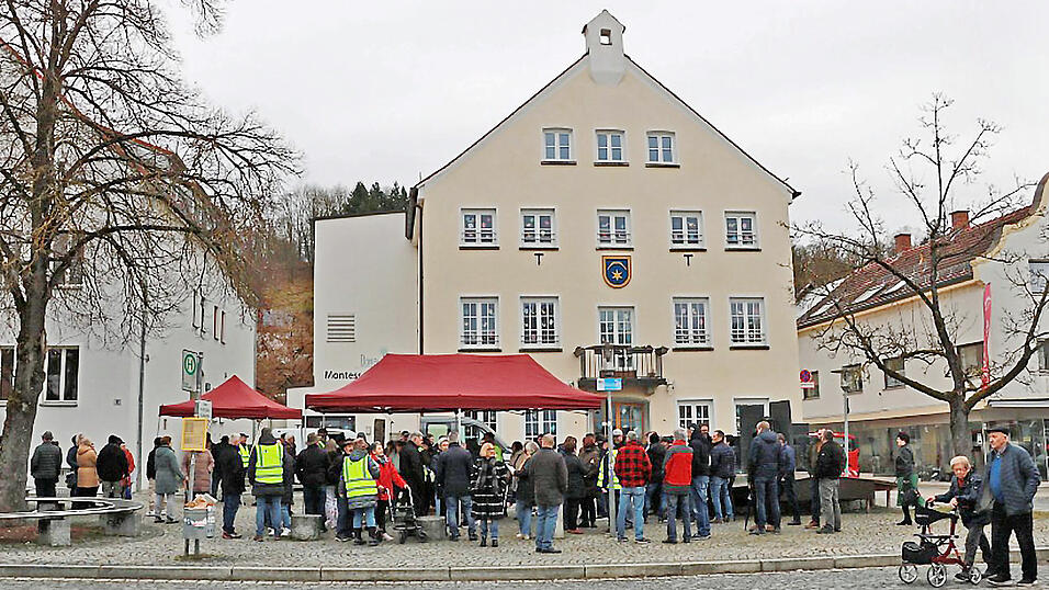 Hier sammelte die BOG zum Beispiel Unterschriften. Kurz nach Beginn war der Stand dicht umlagert. Hier sammelte die BOG zum Beispiel Unterschriften. Kurz nach Beginn war der Stand dicht umlagert.